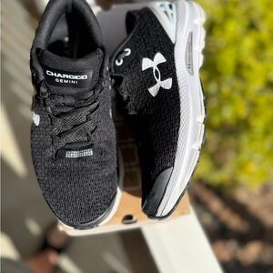 Under Armour men Black and White Sneakers